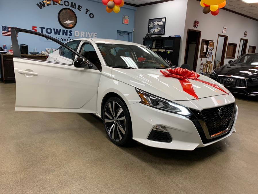 Used Nissan Altima 2.5 SR Sedan 2019 | 5 Towns Drive. Inwood, New York Used Nissan Altima 2.5 SR Sedan 2019 | 5 Towns Drive. Inwood, New York