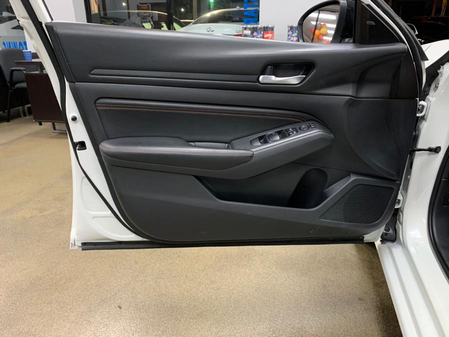 Used Nissan Altima 2.5 SR Sedan 2019 | 5 Towns Drive. Inwood, New York Used Nissan Altima 2.5 SR Sedan 2019 | 5 Towns Drive. Inwood, New York