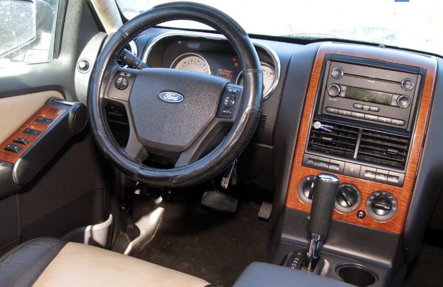 2008 Ford Explorer 4WD 4dr V6 Eddie Bauer, available for sale in West Babylon, New York | Boss Auto Sales. West Babylon, New York 2008 Ford Explorer 4WD 4dr V6 Eddie Bauer, available for sale in West Babylon, New York | Boss Auto Sales. West Babylon, New York