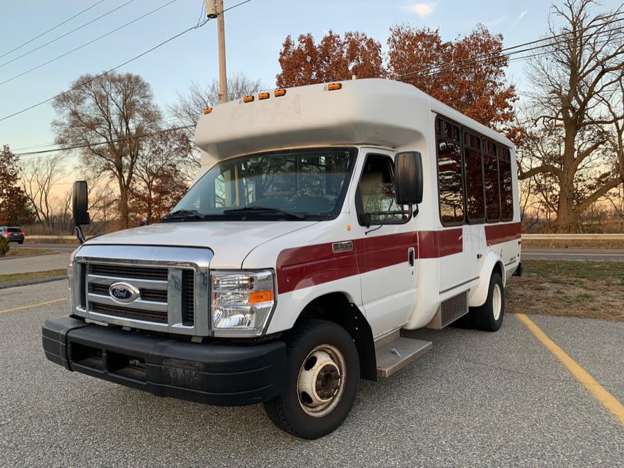 Used Ford Econoline Commercial Cutaway E-350 Super Duty 158" SRW 2015 | Danny's Auto Sales. Methuen, Massachusetts Used Ford Econoline Commercial Cutaway E-350 Super Duty 158" SRW 2015 | Danny's Auto Sales. Methuen, Massachusetts