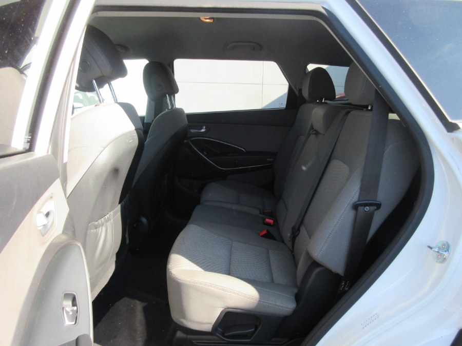Used Hyundai Santa Fe SE 3.3L Auto AWD 2017 | Route 27 Auto Mall. Linden, New Jersey Used Hyundai Santa Fe SE 3.3L Auto AWD 2017 | Route 27 Auto Mall. Linden, New Jersey