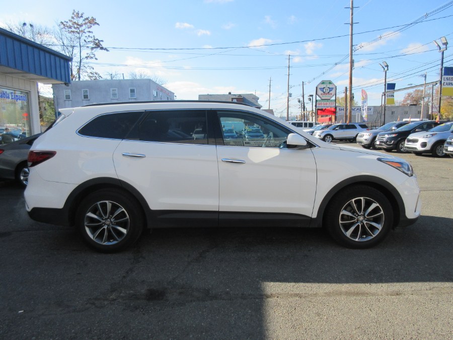 Used Hyundai Santa Fe SE 3.3L Auto AWD 2017 | Route 27 Auto Mall. Linden, New Jersey Used Hyundai Santa Fe SE 3.3L Auto AWD 2017 | Route 27 Auto Mall. Linden, New Jersey