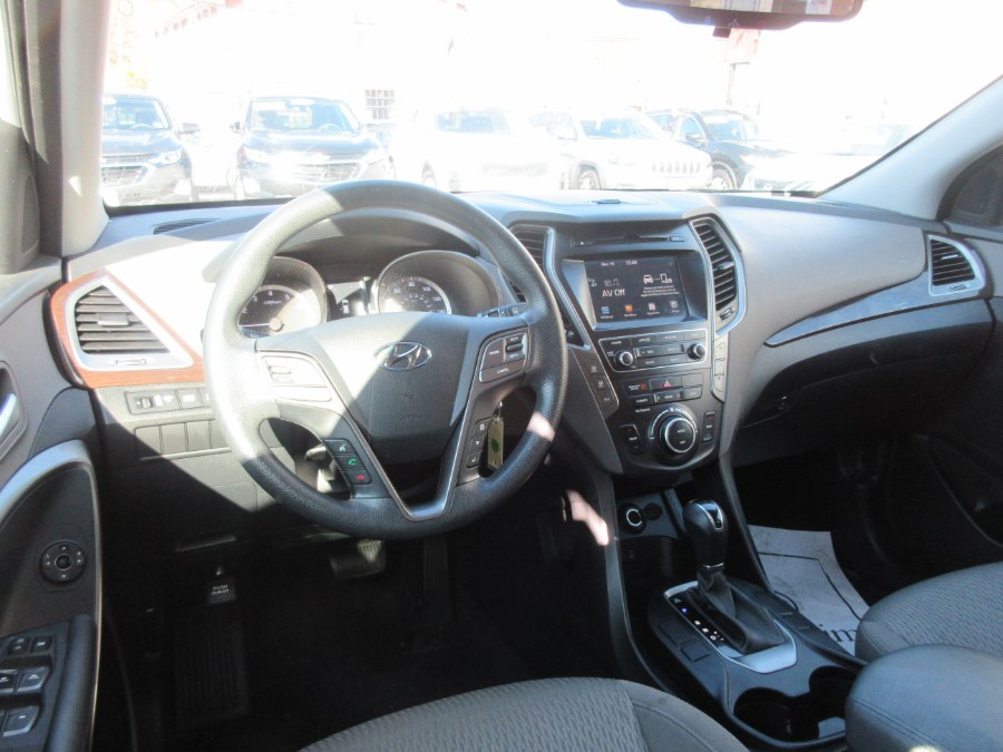 Used Hyundai Santa Fe SE 3.3L Auto AWD 2017 | Route 27 Auto Mall. Linden, New Jersey Used Hyundai Santa Fe SE 3.3L Auto AWD 2017 | Route 27 Auto Mall. Linden, New Jersey