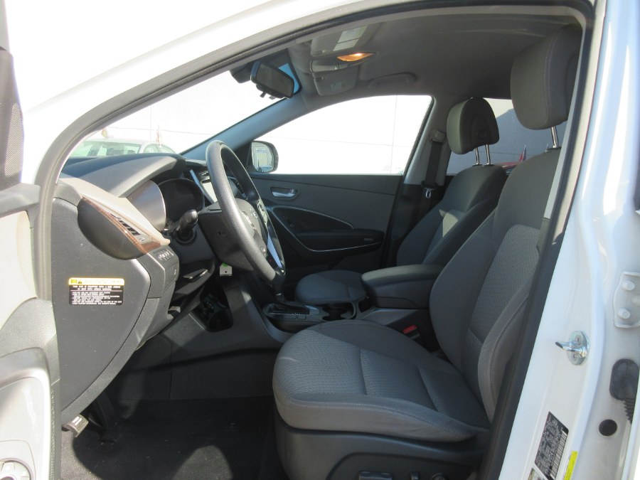 Used Hyundai Santa Fe SE 3.3L Auto AWD 2017 | Route 27 Auto Mall. Linden, New Jersey Used Hyundai Santa Fe SE 3.3L Auto AWD 2017 | Route 27 Auto Mall. Linden, New Jersey