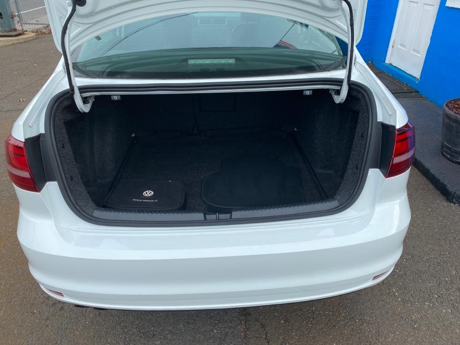 2016 Volkswagen Jetta Sedan 4dr Auto 1.4T SE, available for sale in Stamford, Connecticut | Harbor View Auto Sales LLC. Stamford, Connecticut 2016 Volkswagen Jetta Sedan 4dr Auto 1.4T SE, available for sale in Stamford, Connecticut | Harbor View Auto Sales LLC. Stamford, Connecticut