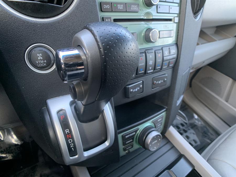 2011 Honda Pilot 4WD 4dr Touring w/RES & Navi, available for sale in Stratford, Connecticut | Wiz Leasing Inc. Stratford, Connecticut 2011 Honda Pilot 4WD 4dr Touring w/RES & Navi, available for sale in Stratford, Connecticut | Wiz Leasing Inc. Stratford, Connecticut