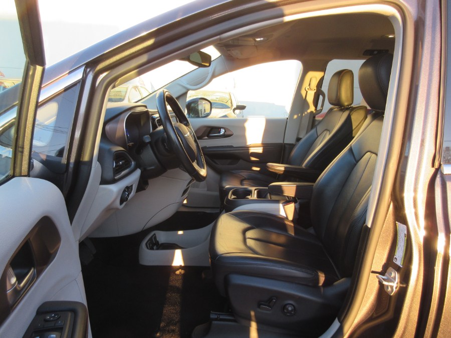 Used Chrysler Pacifica Touring L FWD 2019 | Route 27 Auto Mall. Linden, New Jersey Used Chrysler Pacifica Touring L FWD 2019 | Route 27 Auto Mall. Linden, New Jersey