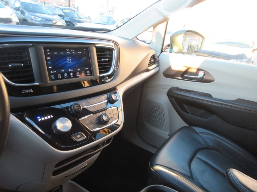 Used Chrysler Pacifica Touring L FWD 2019 | Route 27 Auto Mall. Linden, New Jersey Used Chrysler Pacifica Touring L FWD 2019 | Route 27 Auto Mall. Linden, New Jersey