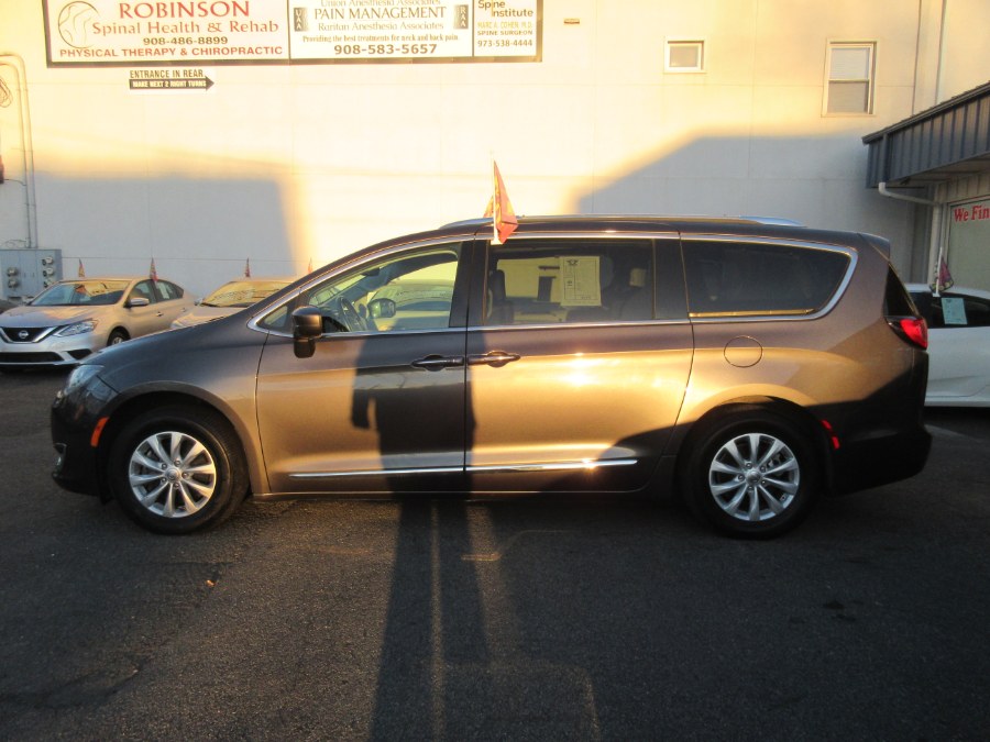 Used Chrysler Pacifica Touring L FWD 2019 | Route 27 Auto Mall. Linden, New Jersey Used Chrysler Pacifica Touring L FWD 2019 | Route 27 Auto Mall. Linden, New Jersey