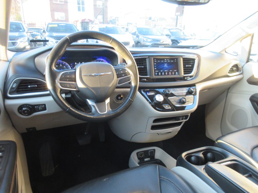 Used Chrysler Pacifica Touring L FWD 2019 | Route 27 Auto Mall. Linden, New Jersey Used Chrysler Pacifica Touring L FWD 2019 | Route 27 Auto Mall. Linden, New Jersey