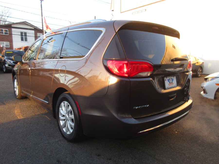 Used Chrysler Pacifica Touring L FWD 2019 | Route 27 Auto Mall. Linden, New Jersey Used Chrysler Pacifica Touring L FWD 2019 | Route 27 Auto Mall. Linden, New Jersey