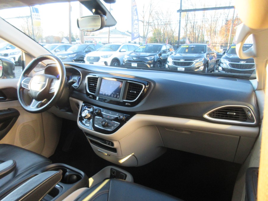 Used Chrysler Pacifica Touring L FWD 2019 | Route 27 Auto Mall. Linden, New Jersey Used Chrysler Pacifica Touring L FWD 2019 | Route 27 Auto Mall. Linden, New Jersey