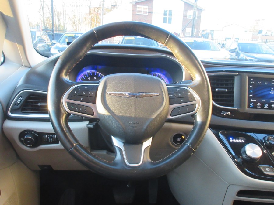 Used Chrysler Pacifica Touring L FWD 2019 | Route 27 Auto Mall. Linden, New Jersey Used Chrysler Pacifica Touring L FWD 2019 | Route 27 Auto Mall. Linden, New Jersey