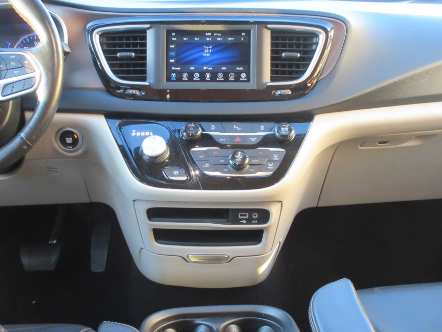 Used Chrysler Pacifica Touring L FWD 2019 | Route 27 Auto Mall. Linden, New Jersey Used Chrysler Pacifica Touring L FWD 2019 | Route 27 Auto Mall. Linden, New Jersey