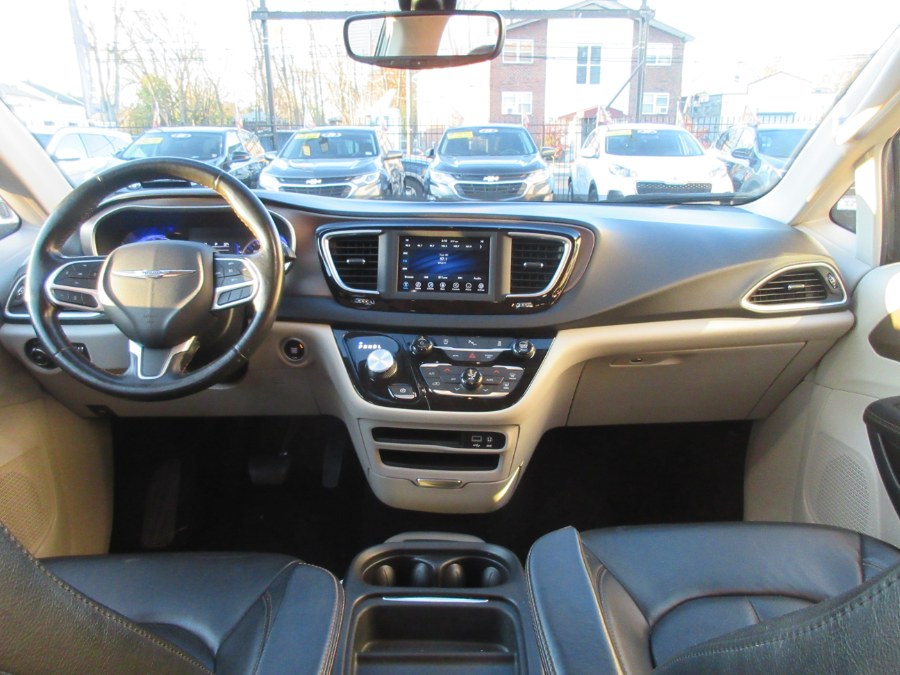 Used Chrysler Pacifica Touring L FWD 2019 | Route 27 Auto Mall. Linden, New Jersey Used Chrysler Pacifica Touring L FWD 2019 | Route 27 Auto Mall. Linden, New Jersey