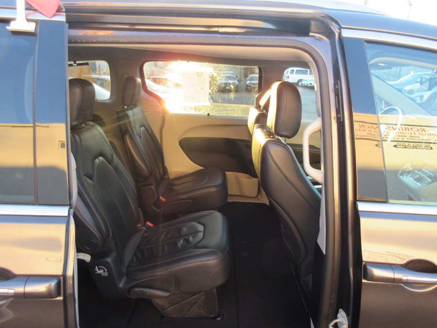 Used Chrysler Pacifica Touring L FWD 2019 | Route 27 Auto Mall. Linden, New Jersey Used Chrysler Pacifica Touring L FWD 2019 | Route 27 Auto Mall. Linden, New Jersey