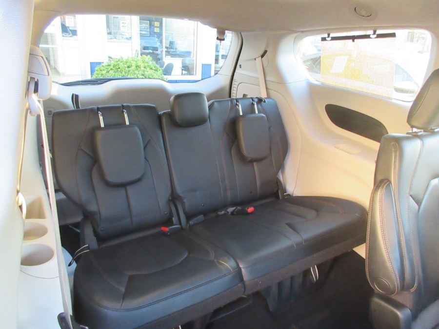 Used Chrysler Pacifica Touring L FWD 2019 | Route 27 Auto Mall. Linden, New Jersey Used Chrysler Pacifica Touring L FWD 2019 | Route 27 Auto Mall. Linden, New Jersey