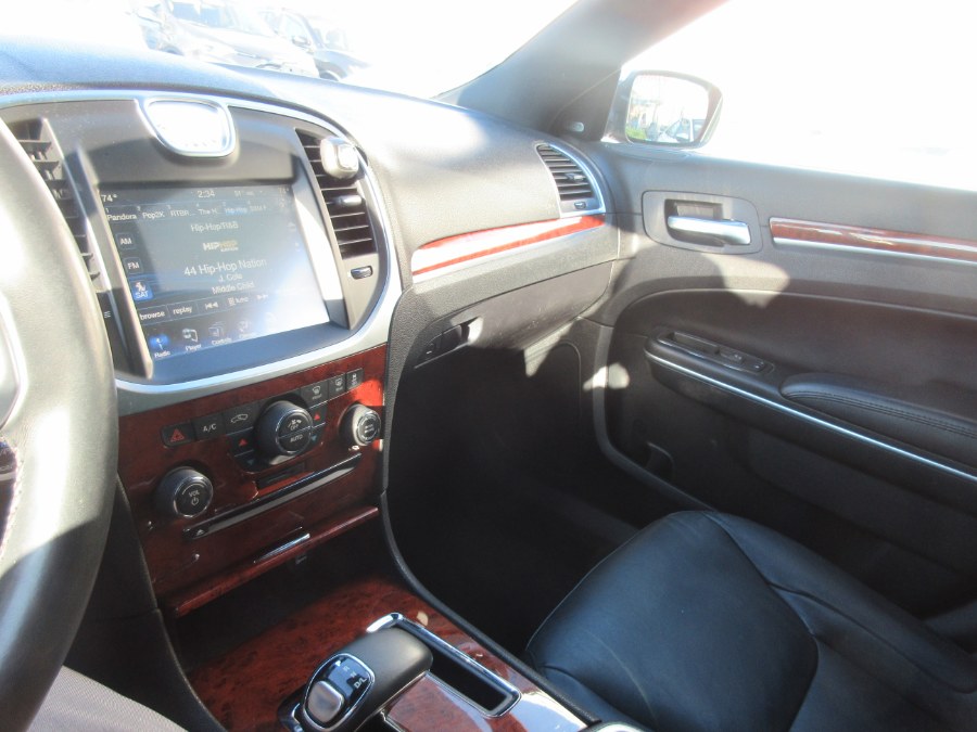 Used Chrysler 300 4dr Sdn V6 Limited AWD 2012 | Route 27 Auto Mall. Linden, New Jersey Used Chrysler 300 4dr Sdn V6 Limited AWD 2012 | Route 27 Auto Mall. Linden, New Jersey