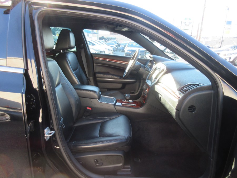Used Chrysler 300 4dr Sdn V6 Limited AWD 2012 | Route 27 Auto Mall. Linden, New Jersey Used Chrysler 300 4dr Sdn V6 Limited AWD 2012 | Route 27 Auto Mall. Linden, New Jersey