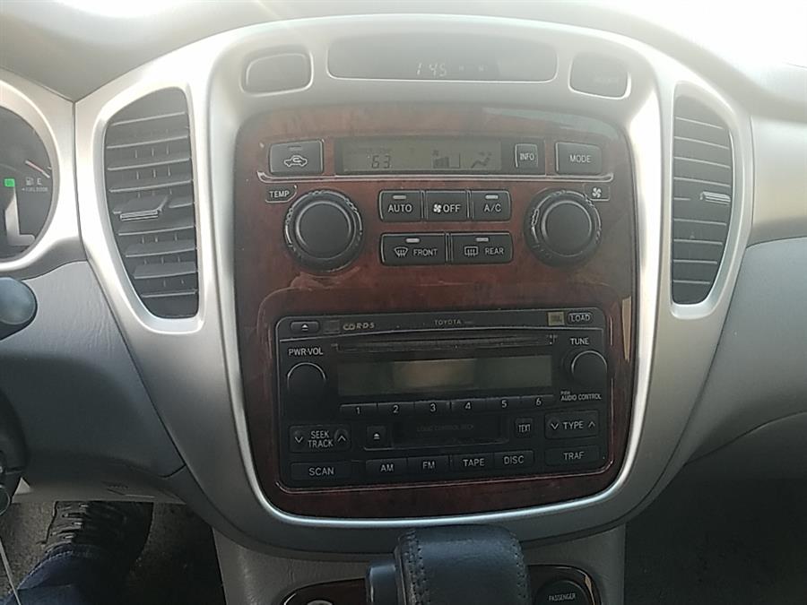 2004 Toyota Highlander 4dr V6 4WD Limited w/3rd Row, available for sale in West Hartford, Connecticut | Chadrad Motors llc. West Hartford, Connecticut 2004 Toyota Highlander 4dr V6 4WD Limited w/3rd Row, available for sale in West Hartford, Connecticut | Chadrad Motors llc. West Hartford, Connecticut
