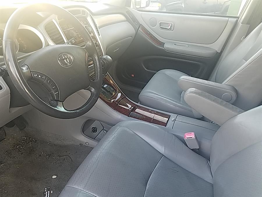 2004 Toyota Highlander 4dr V6 4WD Limited w/3rd Row, available for sale in West Hartford, Connecticut | Chadrad Motors llc. West Hartford, Connecticut 2004 Toyota Highlander 4dr V6 4WD Limited w/3rd Row, available for sale in West Hartford, Connecticut | Chadrad Motors llc. West Hartford, Connecticut