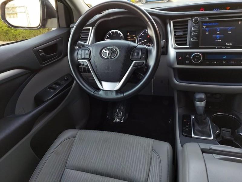 Used Toyota Highlander LE Plus 2017 | Car Revolution. Maple Shade, New Jersey Used Toyota Highlander LE Plus 2017 | Car Revolution. Maple Shade, New Jersey