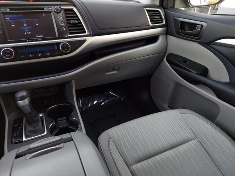 Used Toyota Highlander LE Plus 2017 | Car Revolution. Maple Shade, New Jersey Used Toyota Highlander LE Plus 2017 | Car Revolution. Maple Shade, New Jersey