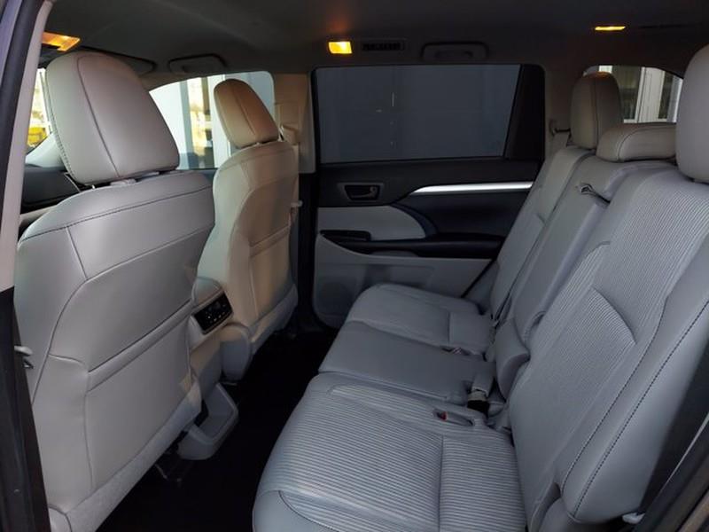 Used Toyota Highlander LE Plus 2017 | Car Revolution. Maple Shade, New Jersey Used Toyota Highlander LE Plus 2017 | Car Revolution. Maple Shade, New Jersey