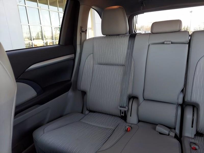 Used Toyota Highlander LE Plus 2017 | Car Revolution. Maple Shade, New Jersey Used Toyota Highlander LE Plus 2017 | Car Revolution. Maple Shade, New Jersey