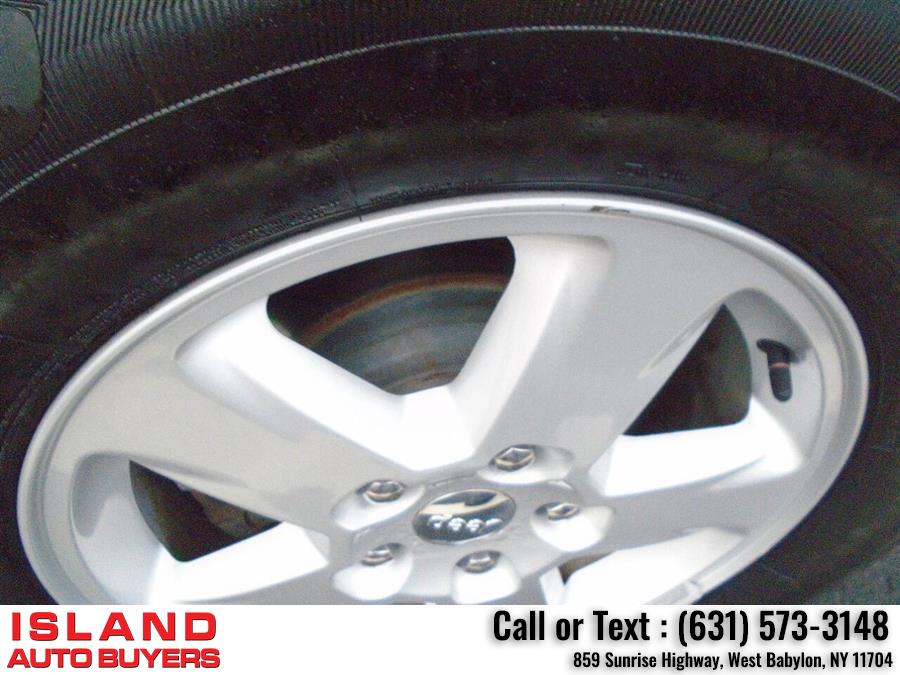 Used Jeep Grand Cherokee Laredo 4x4 4dr SUV 2011 | Island Auto Buyers. West Babylon, New York Used Jeep Grand Cherokee Laredo 4x4 4dr SUV 2011 | Island Auto Buyers. West Babylon, New York
