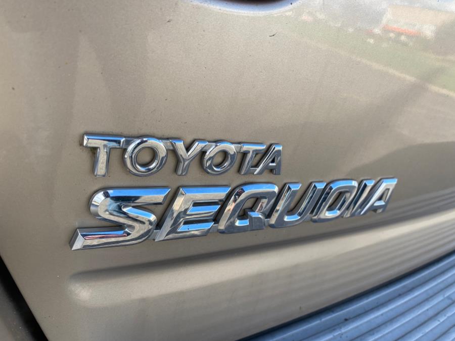 2006 Toyota Sequoia SR5 photo