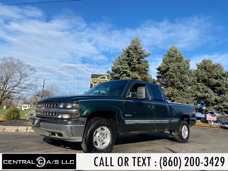 2001 Chevrolet Silverado 1500 Ext Cab 143.5" WB 4WD LT, available for sale in East Windsor, Connecticut | Central A/S LLC. East Windsor, Connecticut