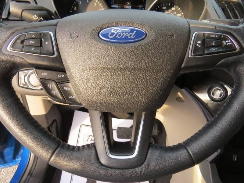 Used Ford Escape Titanium AWD 4dr SUV 2017 | Lake City Exports Inc. Auburn, Maine Used Ford Escape Titanium AWD 4dr SUV 2017 | Lake City Exports Inc. Auburn, Maine
