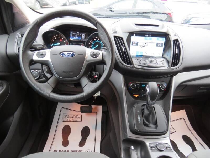 Used Ford Escape SE AWD 4dr SUV 2016 | Lake City Exports Inc. Auburn, Maine Used Ford Escape SE AWD 4dr SUV 2016 | Lake City Exports Inc. Auburn, Maine