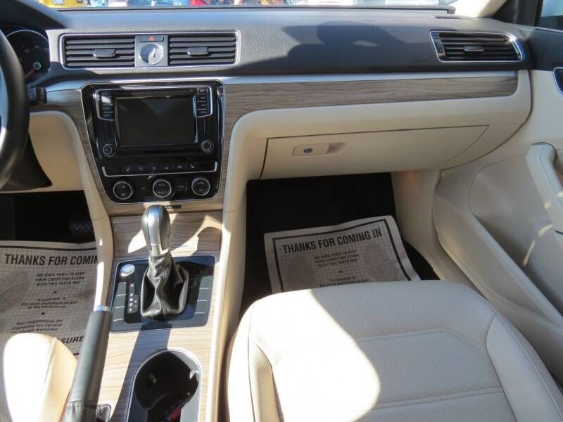 Used Volkswagen Passat 1.8T SE PZEV 4dr Sedan w/Technology 2016 | Lake City Exports Inc. Auburn, Maine Used Volkswagen Passat 1.8T SE PZEV 4dr Sedan w/Technology 2016 | Lake City Exports Inc. Auburn, Maine