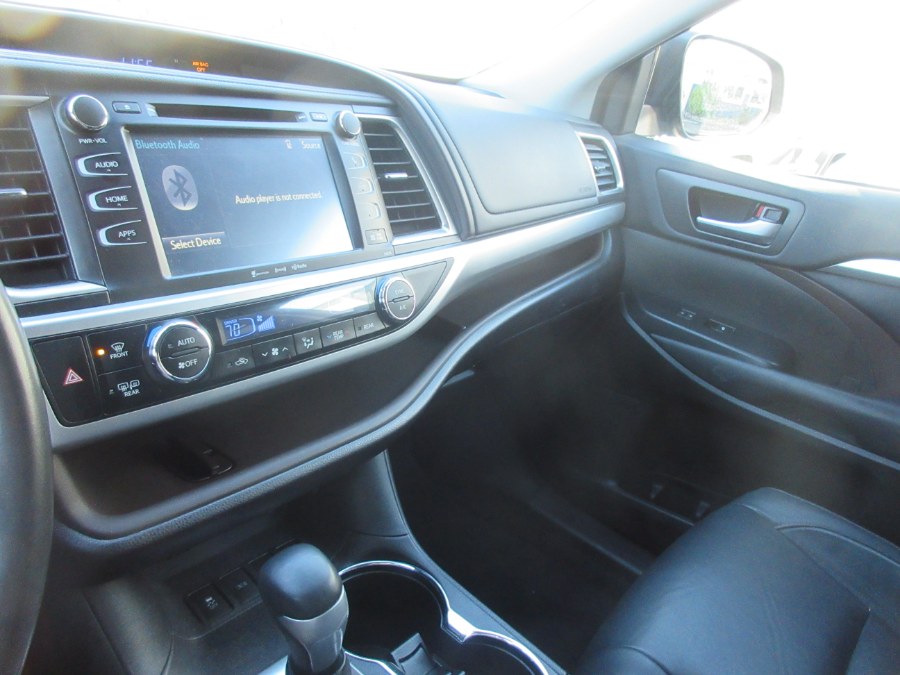 2017 Toyota Highlander XLE V6 AWD (Natl), available for sale in Linden, New Jersey | Route 27 Auto Mall. Linden, New Jersey 2017 Toyota Highlander XLE V6 AWD (Natl), available for sale in Linden, New Jersey | Route 27 Auto Mall. Linden, New Jersey