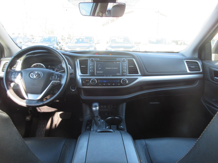 2017 Toyota Highlander XLE V6 AWD (Natl), available for sale in Linden, New Jersey | Route 27 Auto Mall. Linden, New Jersey 2017 Toyota Highlander XLE V6 AWD (Natl), available for sale in Linden, New Jersey | Route 27 Auto Mall. Linden, New Jersey