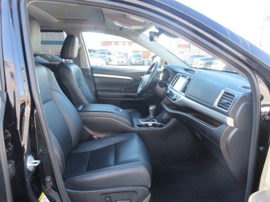 2017 Toyota Highlander XLE V6 AWD (Natl), available for sale in Linden, New Jersey | Route 27 Auto Mall. Linden, New Jersey 2017 Toyota Highlander XLE V6 AWD (Natl), available for sale in Linden, New Jersey | Route 27 Auto Mall. Linden, New Jersey