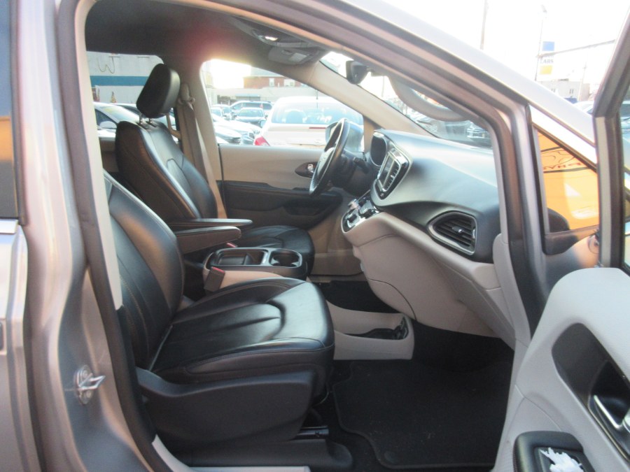 2019 Chrysler Pacifica Touring L FWD, available for sale in Linden, New Jersey | Route 27 Auto Mall. Linden, New Jersey 2019 Chrysler Pacifica Touring L FWD, available for sale in Linden, New Jersey | Route 27 Auto Mall. Linden, New Jersey