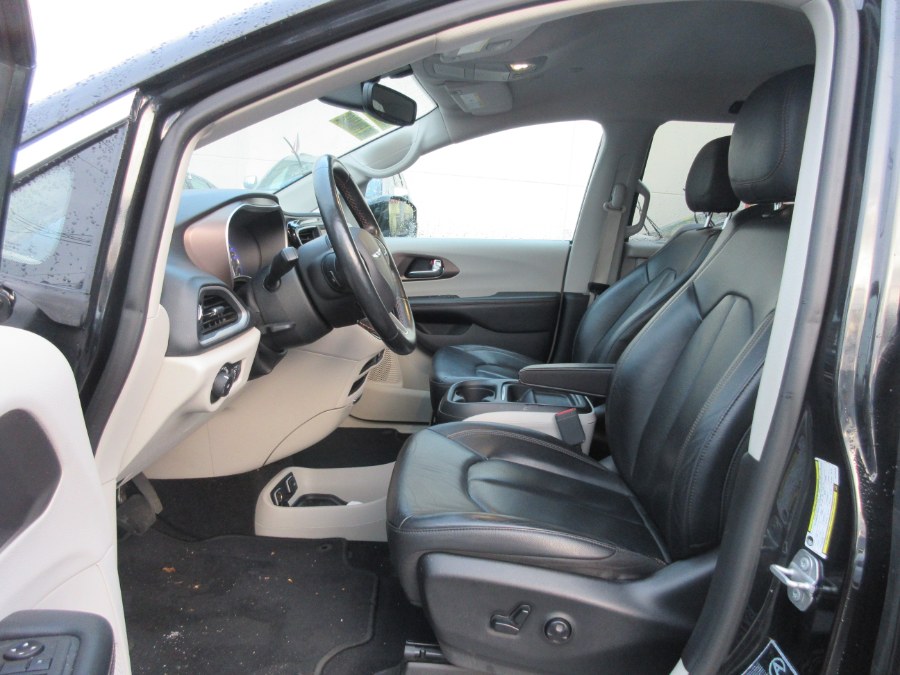 2019 Chrysler Pacifica Touring L FWD, available for sale in Linden, New Jersey | Route 27 Auto Mall. Linden, New Jersey 2019 Chrysler Pacifica Touring L FWD, available for sale in Linden, New Jersey | Route 27 Auto Mall. Linden, New Jersey