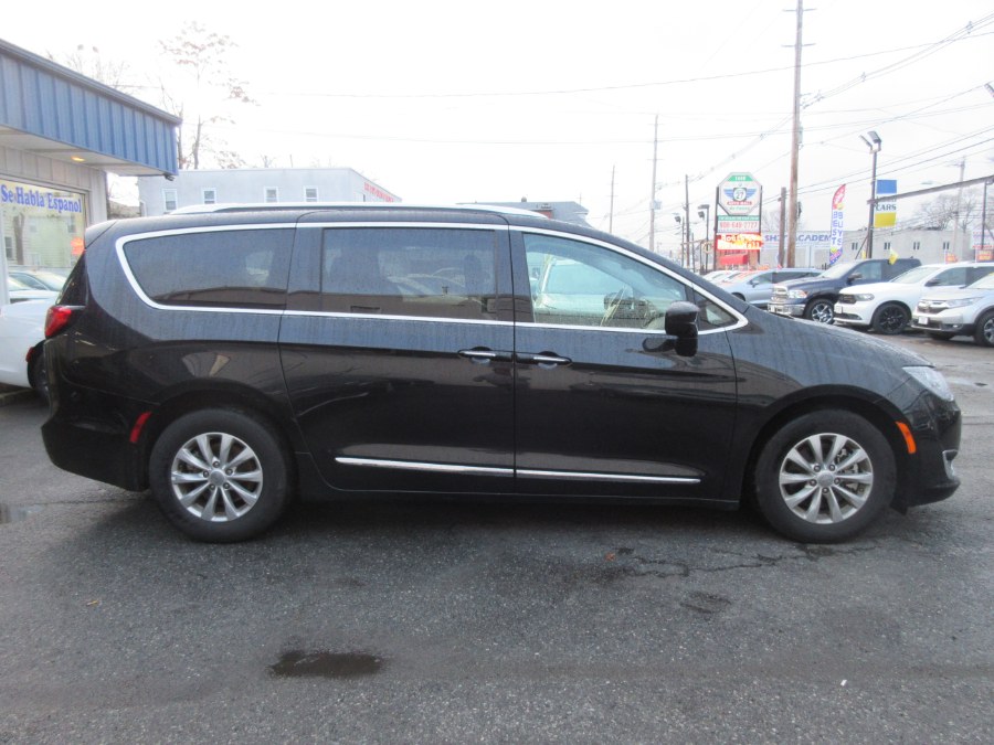 2019 Chrysler Pacifica Touring L FWD, available for sale in Linden, New Jersey | Route 27 Auto Mall. Linden, New Jersey 2019 Chrysler Pacifica Touring L FWD, available for sale in Linden, New Jersey | Route 27 Auto Mall. Linden, New Jersey