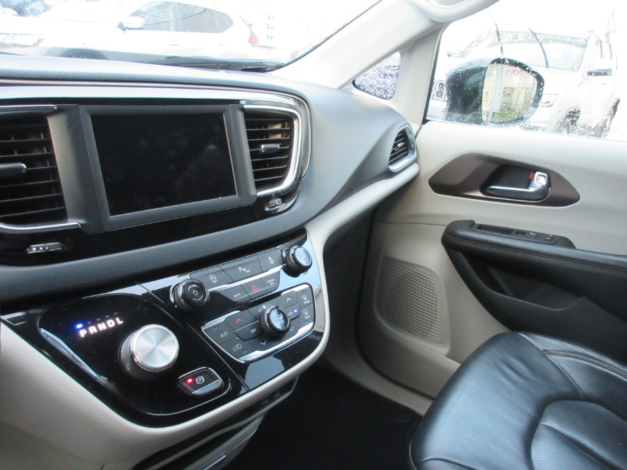 2019 Chrysler Pacifica Touring L FWD, available for sale in Linden, New Jersey | Route 27 Auto Mall. Linden, New Jersey 2019 Chrysler Pacifica Touring L FWD, available for sale in Linden, New Jersey | Route 27 Auto Mall. Linden, New Jersey