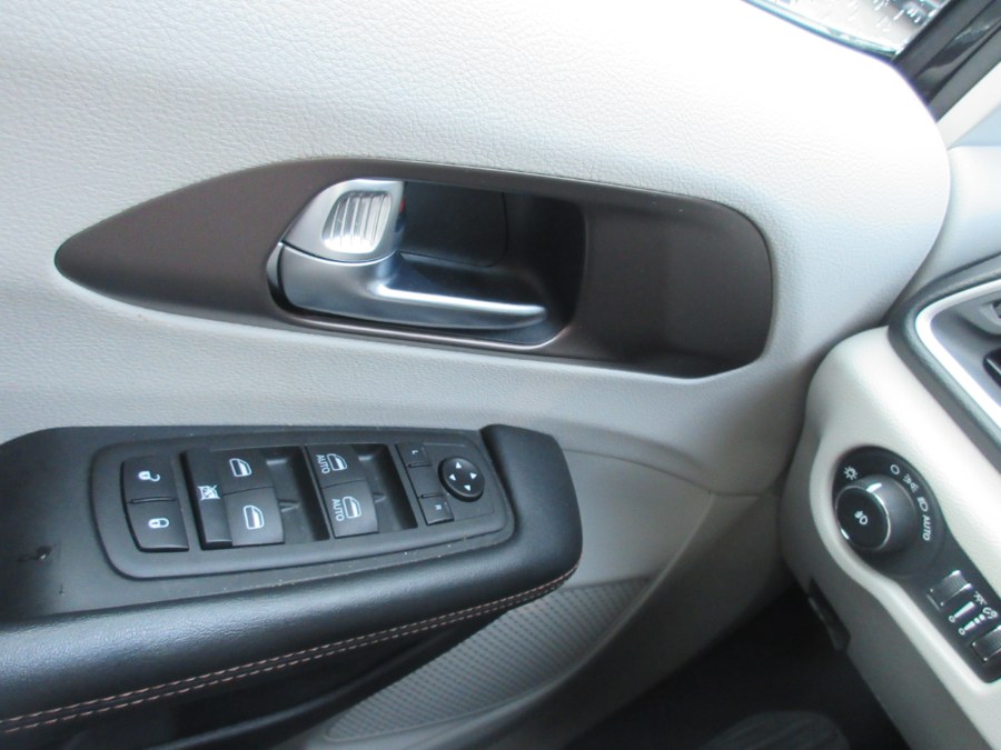 2019 Chrysler Pacifica Touring L FWD, available for sale in Linden, New Jersey | Route 27 Auto Mall. Linden, New Jersey 2019 Chrysler Pacifica Touring L FWD, available for sale in Linden, New Jersey | Route 27 Auto Mall. Linden, New Jersey