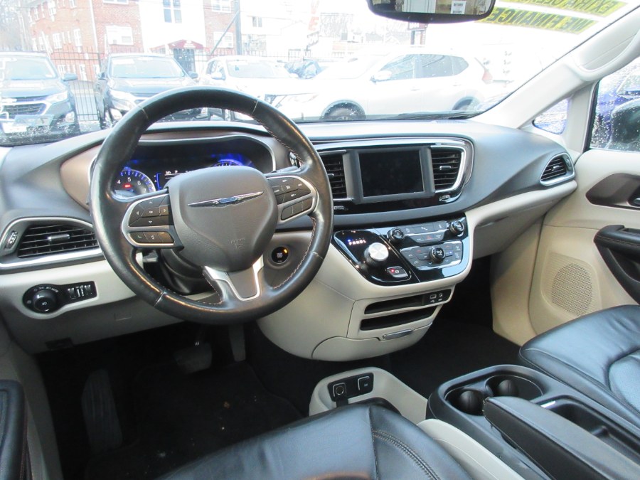 2019 Chrysler Pacifica Touring L FWD, available for sale in Linden, New Jersey | Route 27 Auto Mall. Linden, New Jersey 2019 Chrysler Pacifica Touring L FWD, available for sale in Linden, New Jersey | Route 27 Auto Mall. Linden, New Jersey