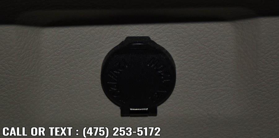 Used Toyota Sienna XLE Premium FWD 8-Passenger 2017 | Highline Car Connection. Waterbury, Connecticut Used Toyota Sienna XLE Premium FWD 8-Passenger 2017 | Highline Car Connection. Waterbury, Connecticut
