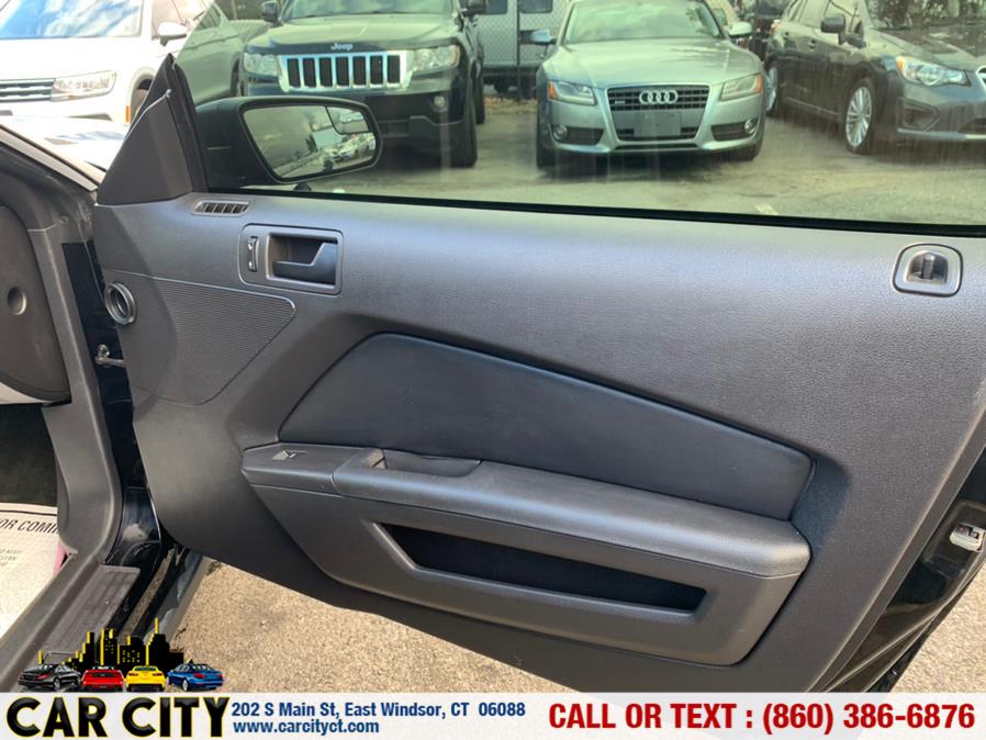 Used Ford Mustang 2dr Conv V6 2012 | Car City LLC. East Windsor, Connecticut Used Ford Mustang 2dr Conv V6 2012 | Car City LLC. East Windsor, Connecticut