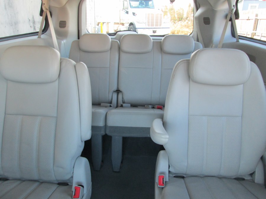 2009 Dodge Grand Caravan 4dr Wgn SXT, available for sale in Levittown, Pennsylvania | Levittown Auto. Levittown, Pennsylvania 2009 Dodge Grand Caravan 4dr Wgn SXT, available for sale in Levittown, Pennsylvania | Levittown Auto. Levittown, Pennsylvania