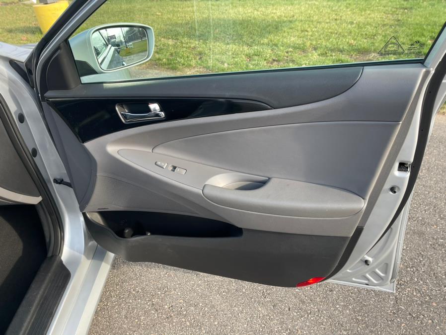 2014 Hyundai Sonata 4dr Sdn 2.4L Auto SE, available for sale in South Windsor, Connecticut | Mike And Tony Auto Sales, Inc. South Windsor, Connecticut 2014 Hyundai Sonata 4dr Sdn 2.4L Auto SE, available for sale in South Windsor, Connecticut | Mike And Tony Auto Sales, Inc. South Windsor, Connecticut