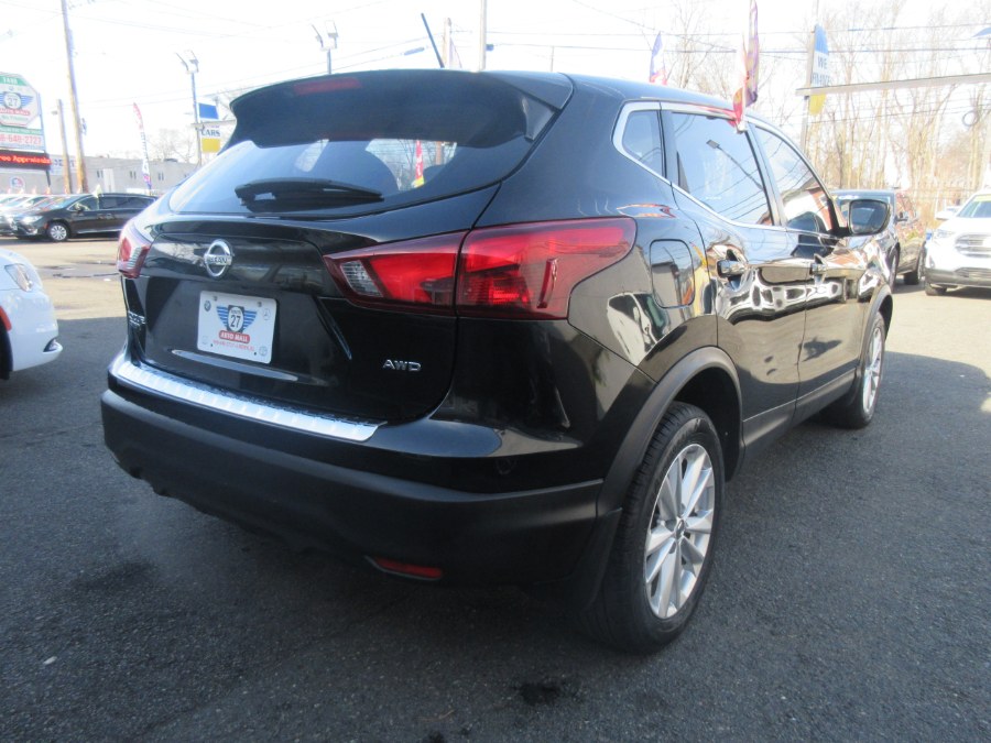 2017 Nissan Rogue Sport AWD SV, available for sale in Linden, New Jersey | Route 27 Auto Mall. Linden, New Jersey 2017 Nissan Rogue Sport AWD SV, available for sale in Linden, New Jersey | Route 27 Auto Mall. Linden, New Jersey