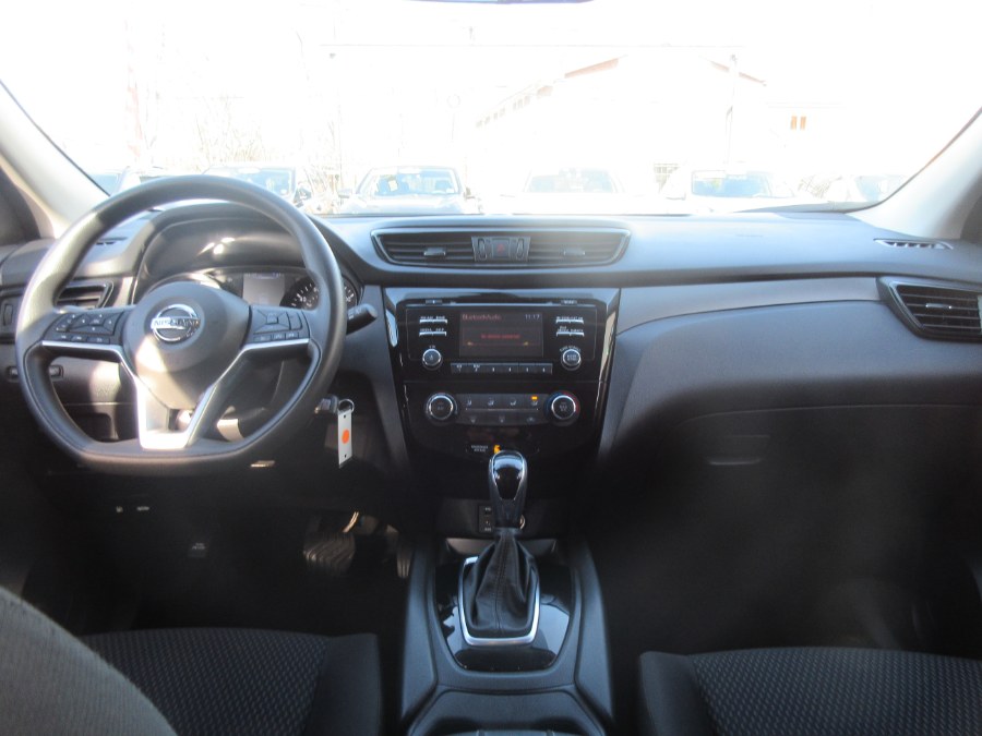 2017 Nissan Rogue Sport AWD SV, available for sale in Linden, New Jersey | Route 27 Auto Mall. Linden, New Jersey 2017 Nissan Rogue Sport AWD SV, available for sale in Linden, New Jersey | Route 27 Auto Mall. Linden, New Jersey